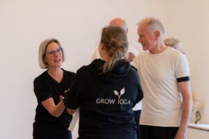 grow yoga nivå, senior yoga,